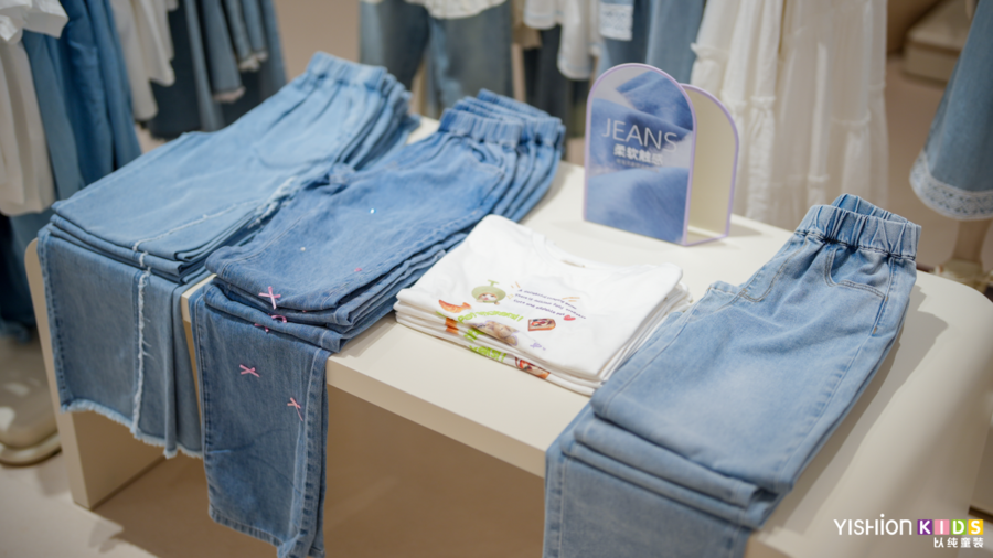 告别家长穿衣焦虑！以纯抗菌羽绒 + 牛仔承包孩子四季健康