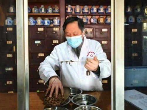 精研辨证点穴疗法 名中医钱国锋攻克筋骨疑难病症